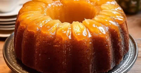 Bolo De Abacaxi Com Cobertura De Abacaxi